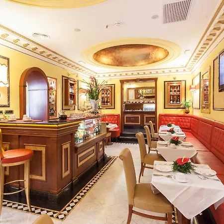 مانفريدي سويت إن روما